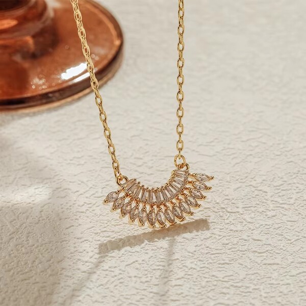 Geometric Fan Pendant Design Necklace