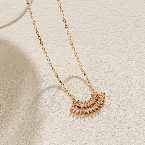 Geometric Fan Pendant Design Necklace
