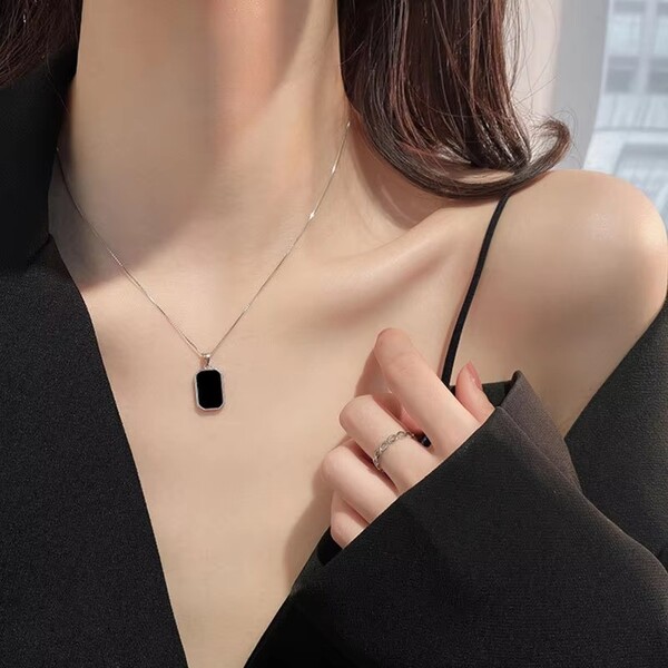 Fashionable Geometric Square Necklace