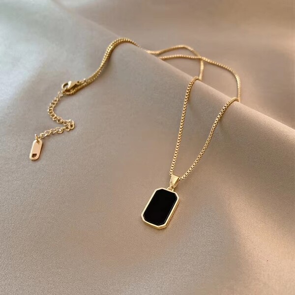 Fashionable Geometric Square Necklace