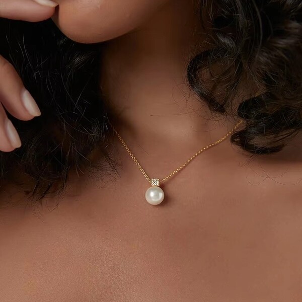 Brass Gold Plated Simple Pearl Pendant Necklace