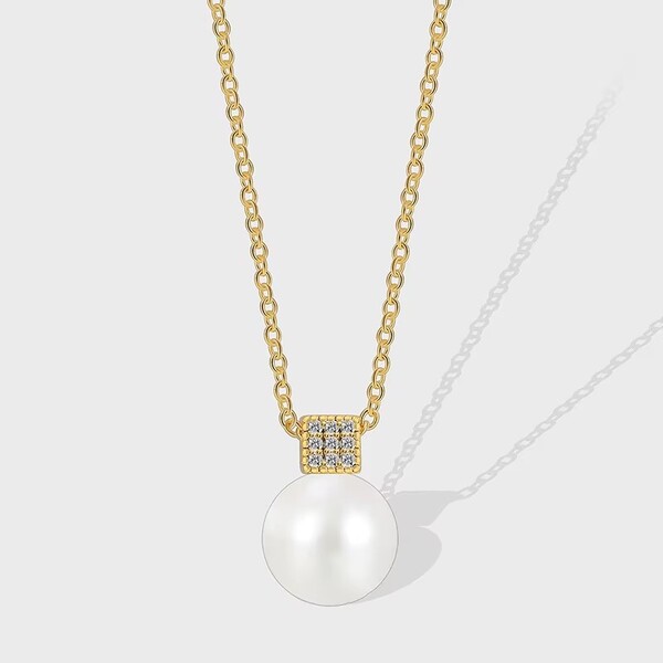 Brass Gold Plated Simple Pearl Pendant Necklace